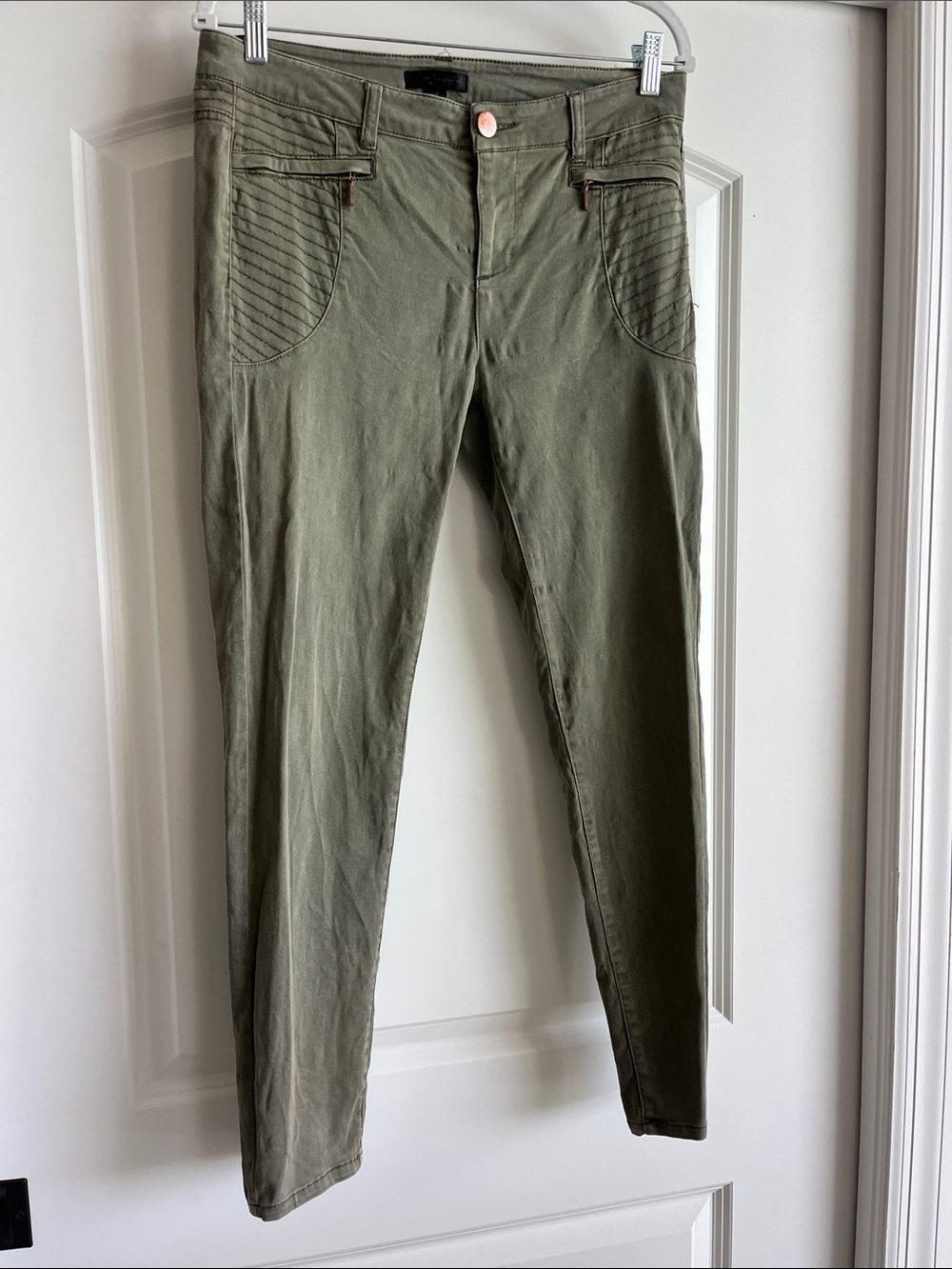 EUC Fire Lis Angeles olive green skinny pants moto style pleating size 7